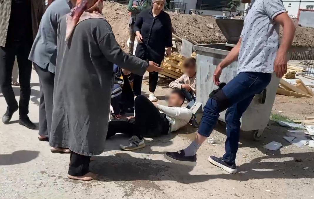 Trafik kazası kanlı hesaplaşmaya döndü! Silah ve baltalar havada uçuştu 8